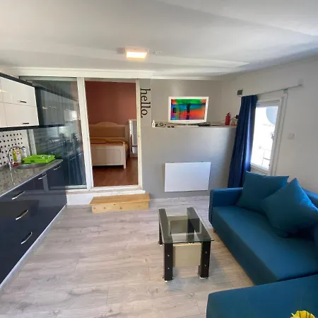 Nino's Seaview House With Balcony & Garden Appartement